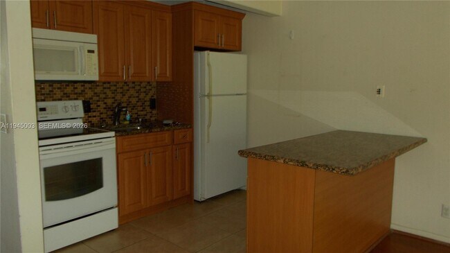 Building Photo - 1400 SW 124th Terrace