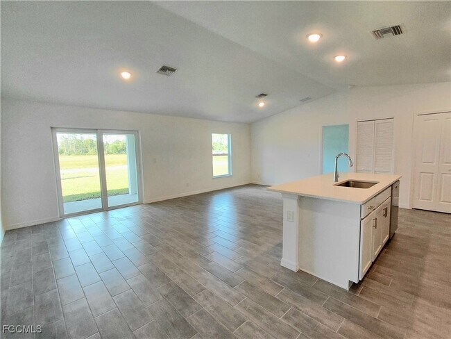 Building Photo - 909 NW 30th St