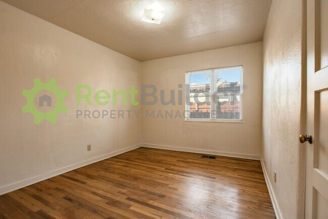Building Photo - 608 Madison St NE
