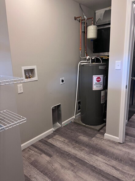 Washer Dryer provided - 2075 SW Buchanan St