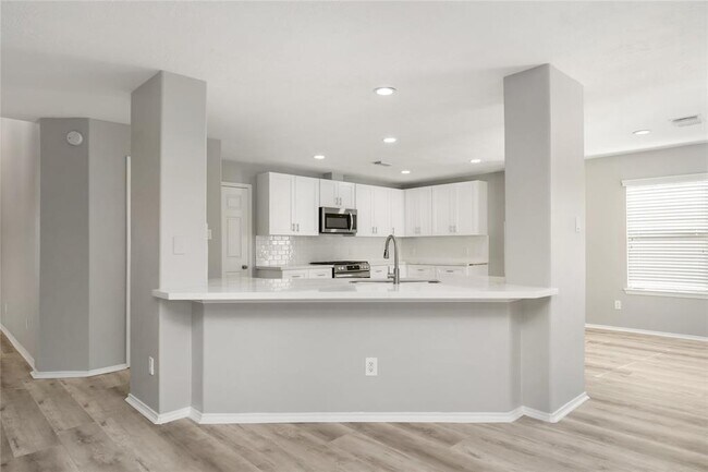 Building Photo - 20231 Niagara Falls Dr