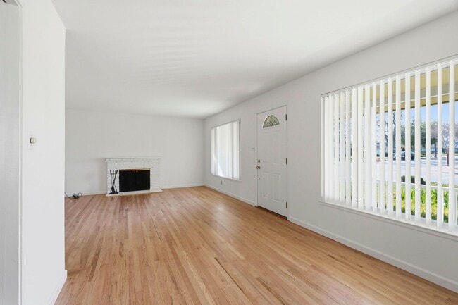 Building Photo - Cherry Chase Home