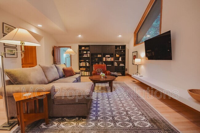 Building Photo - 7079 Lucas Valley Rd