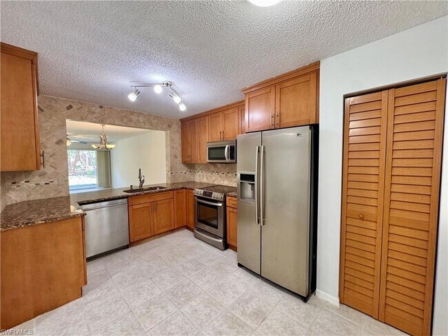 Building Photo - 661 Squire Cir