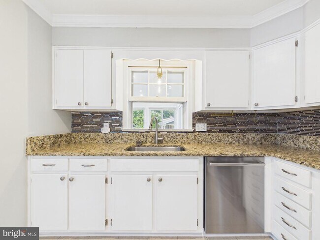 Building Photo - 9201 Cherrytree Dr