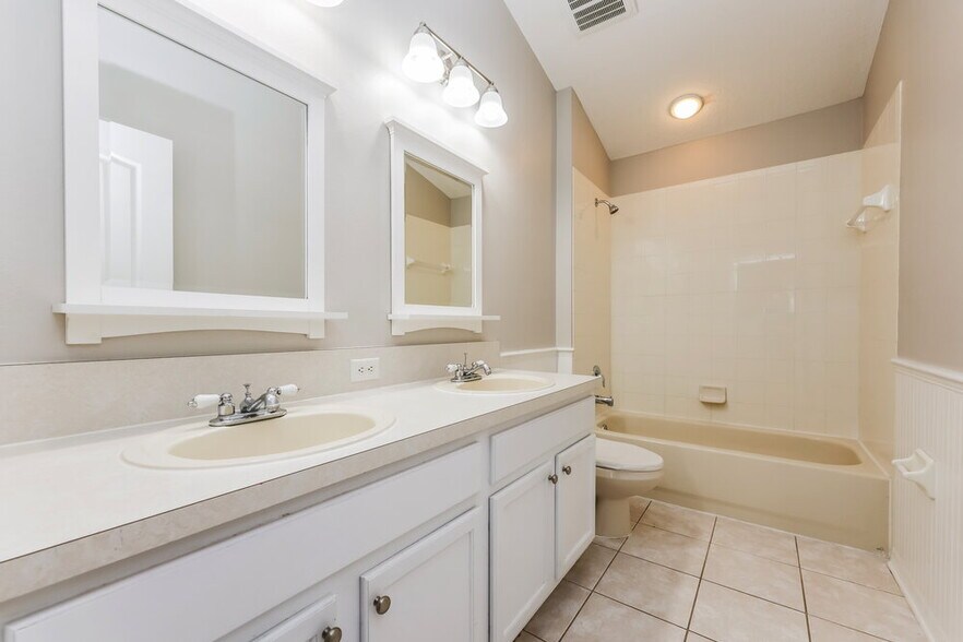 Building Photo - 18863 Maisons Dr