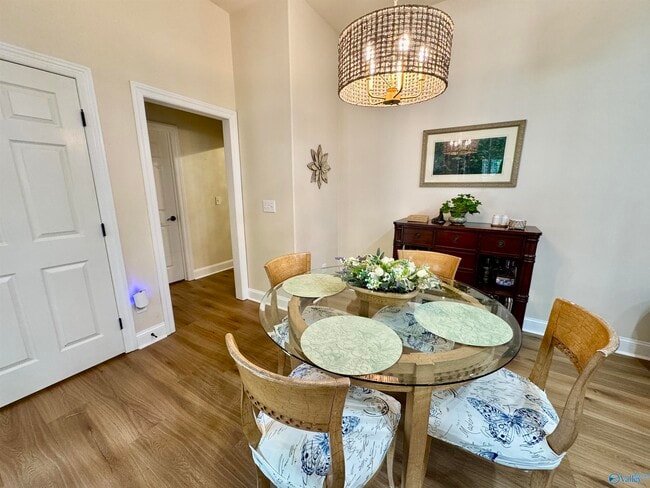 Building Photo - 1024 Split Rock Cove