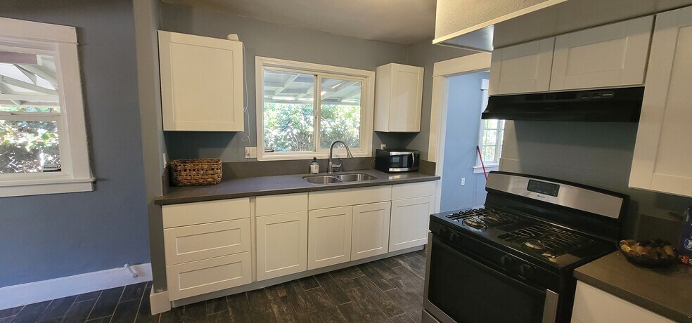 Kitchen Sink & Window - 1284 Walnut St
