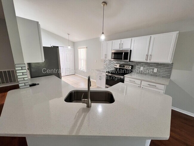Building Photo - 5647 Sycamore Canyon Dr
