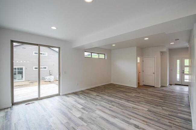 Building Photo - New South Hills Duplex Stunner!
