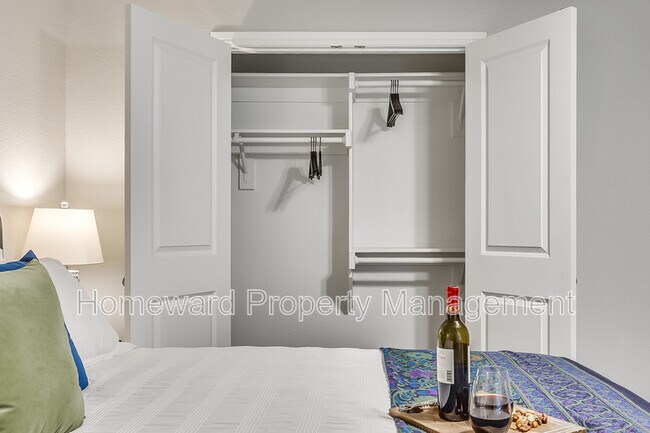 Building Photo - 825 Juno Ln