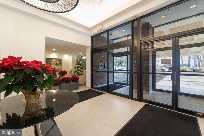 Building Photo - 1808 Old Meadow Rd