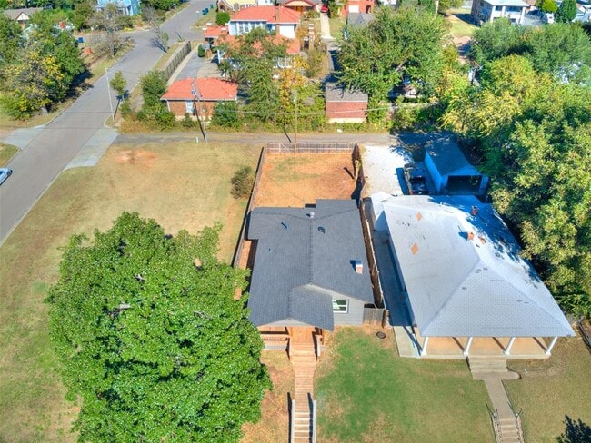 Building Photo - 1215 NW 8th St