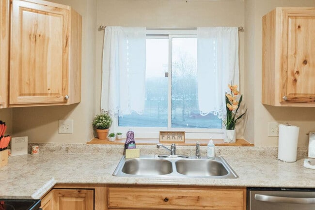 Building Photo - 722 Liberty Bell Blvd