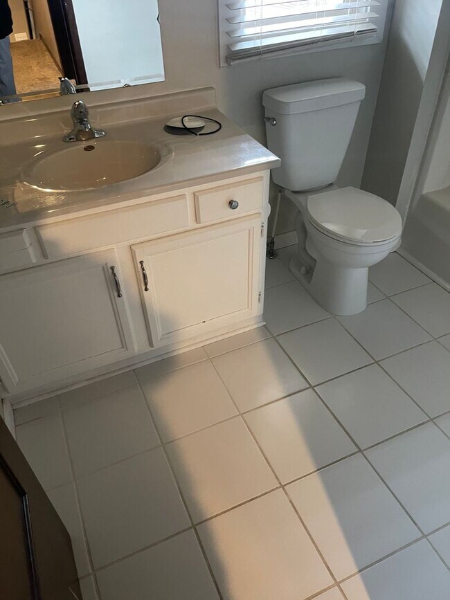 Building Photo - Executive home for rent! Excellent locatio...