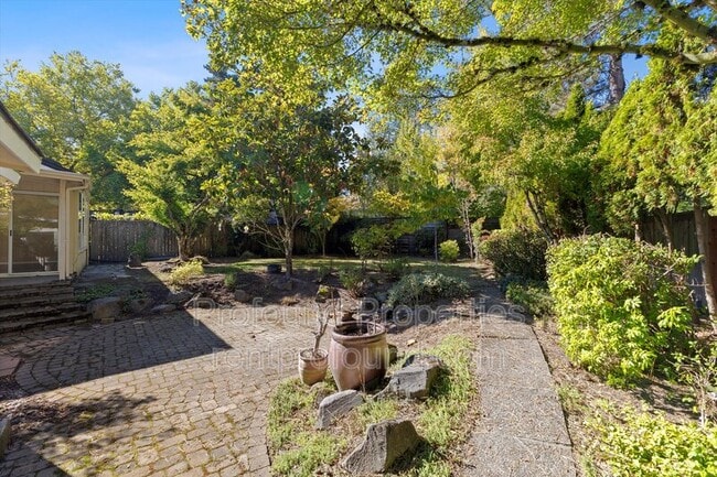 Building Photo - 9045 SW Pinto Ct