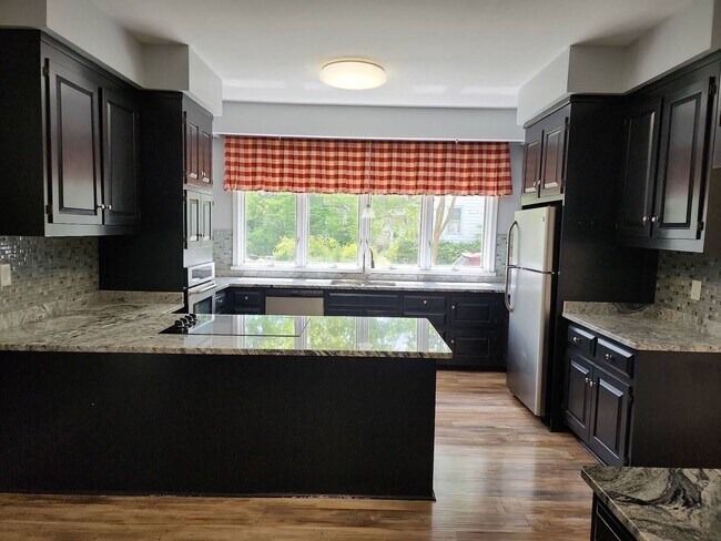 Building Photo - Incredible 5 Bedroom Home with Detached Garage in West Point!