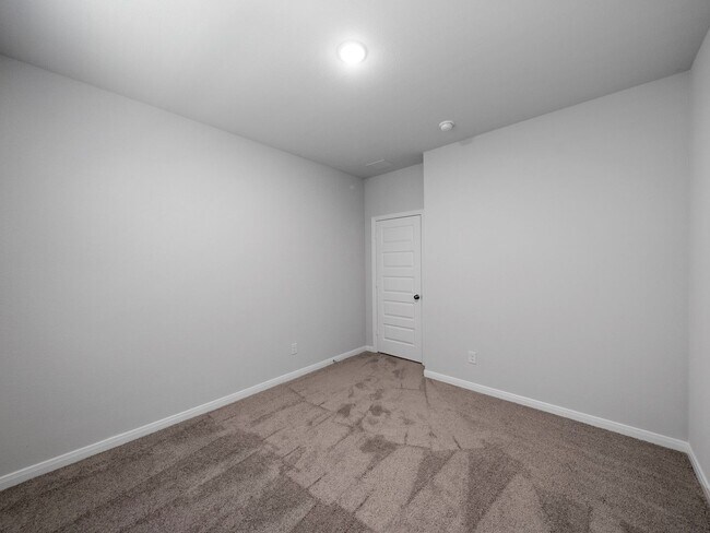 Building Photo - Almost New, Modern Look 4 Bed 3 Bath House in Van Alstyne Available Now!