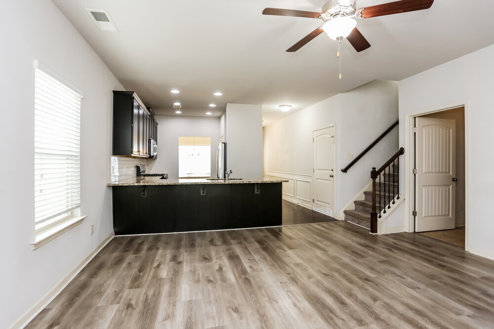 Building Photo - 313 Lara Ln