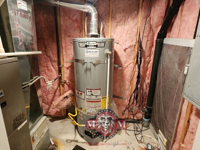 Building Photo - Remodeled 5 Bd Home in Midvale