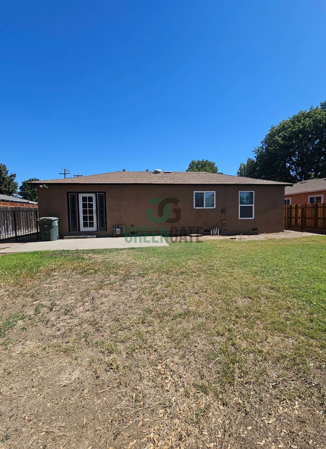 Building Photo - NOW AVAILABLE! 3 Bedroom, 1 Bathroom Home ...