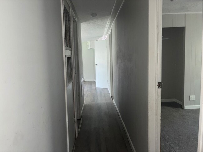 Building Photo - 476 Stallion Ct
