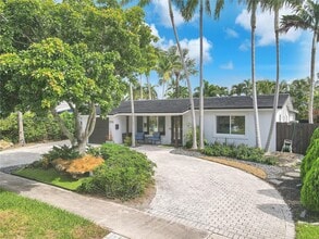 Building Photo - 1715 NE 40th St