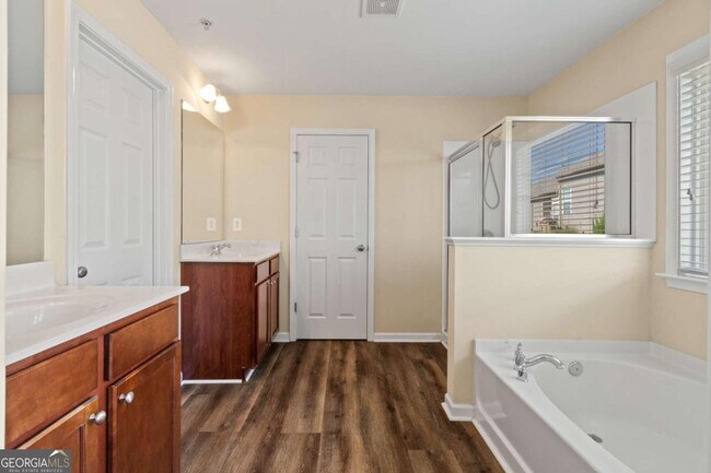 Building Photo - 3323 Castleberry Village Cir