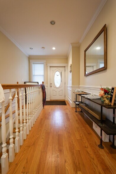 Building Photo - 127 Nonantum St