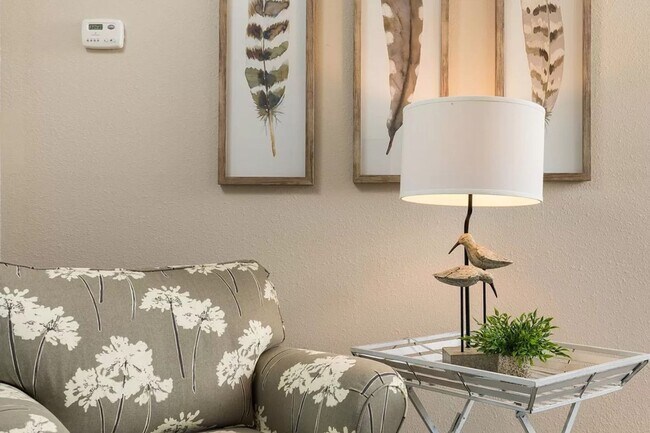 Building Photo - Large Newer Colonial for Lease in Fowlerville Schools