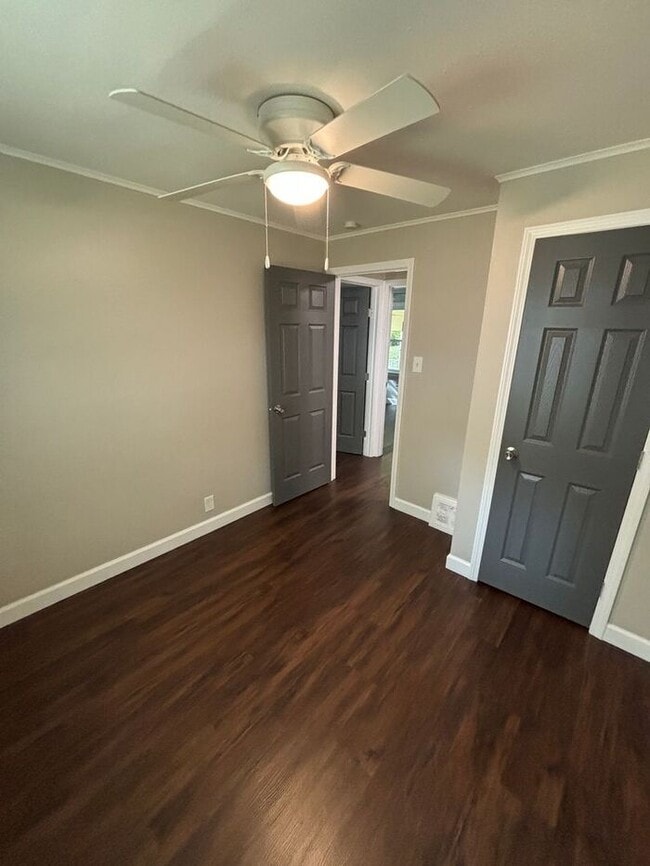 Building Photo - Charming 4-Bedroom Home in a Prime Locatio...