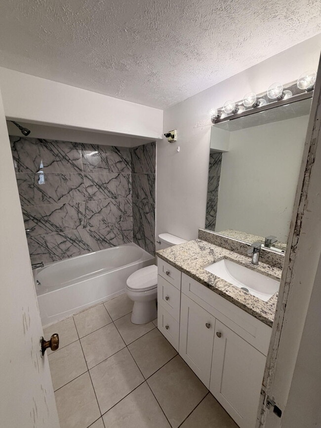 Building Photo - "Charming 1-Bedroom Retreat in Tampa - Cozy 650 Sq. Ft. Home Awaits!"