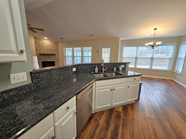 Building Photo - 203 Crown Empire Ct