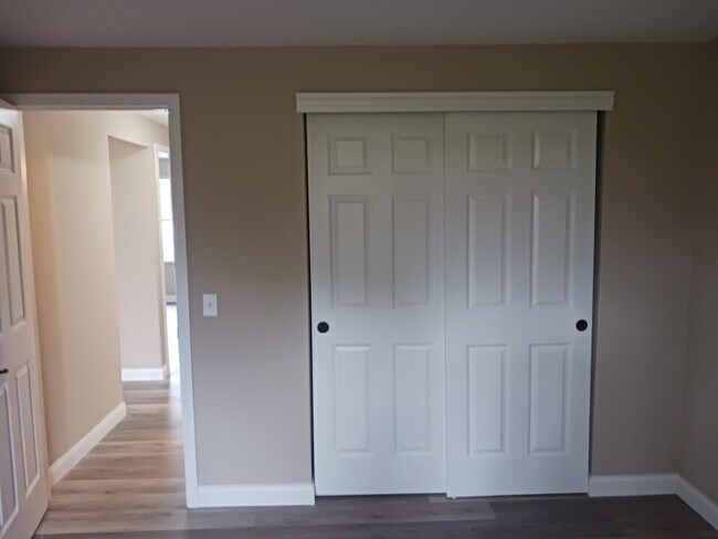 Building Photo - 430 Sara St