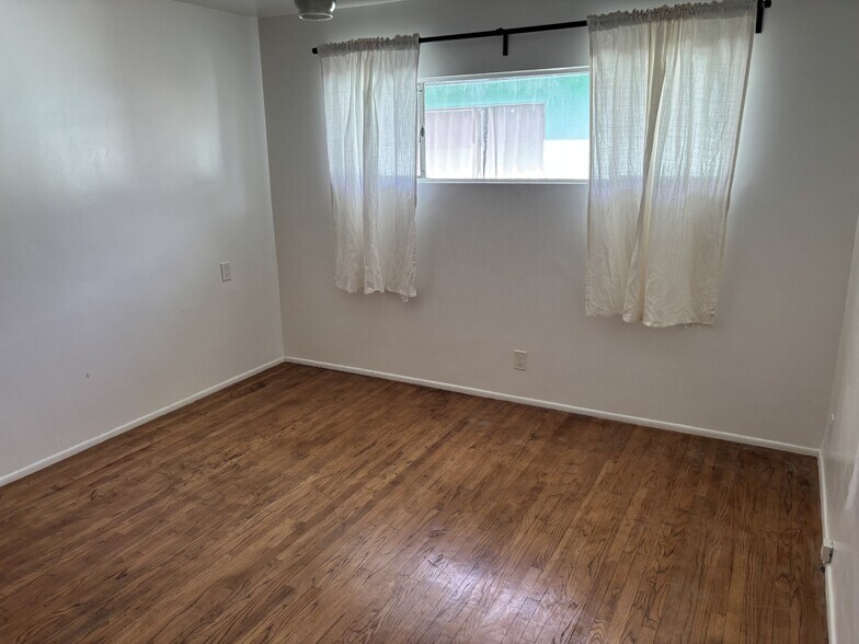 Building Photo - 366 E Hillsdale St