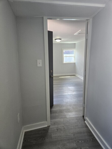 Building Photo - 5906 Hillsboro St