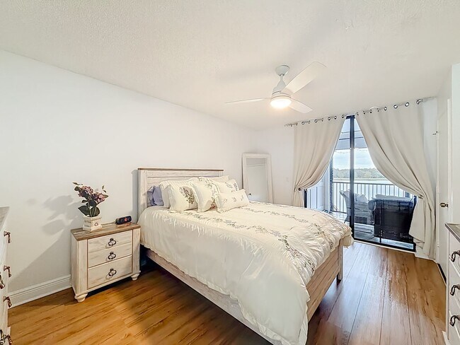 Building Photo - Gorgeous 3 bedroom Corner Unit with Lake view in Coconut Creek