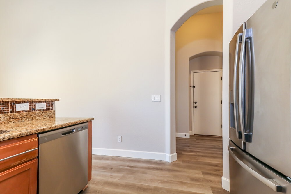 Building Photo - 6512 S 49th Dr