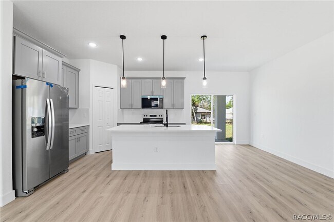 Building Photo - 2275 W Linden Dr
