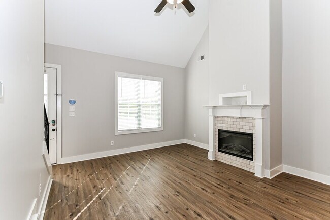 Building Photo - 2701 Maple Hill Dr