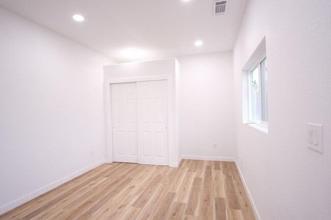 Building Photo - Perfect multi-family property! A 3-bed, 2-bath home for $2,400, plus a separate in-law studio ava...