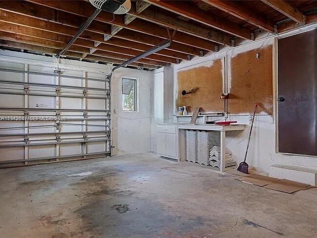 Building Photo - 3050 SW 21st St