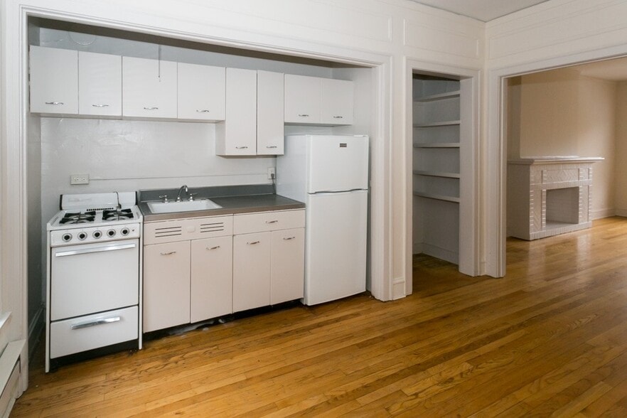 Building Photo - 805 Dempster St
