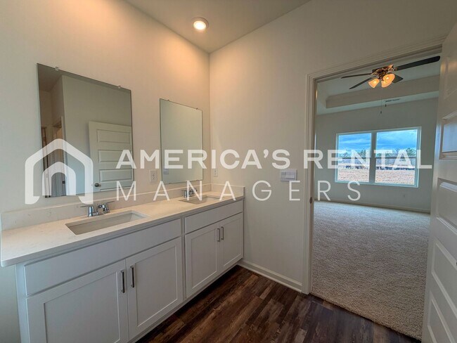 Building Photo - Modern Single Level Living in Doss Ferry - Available NOW!