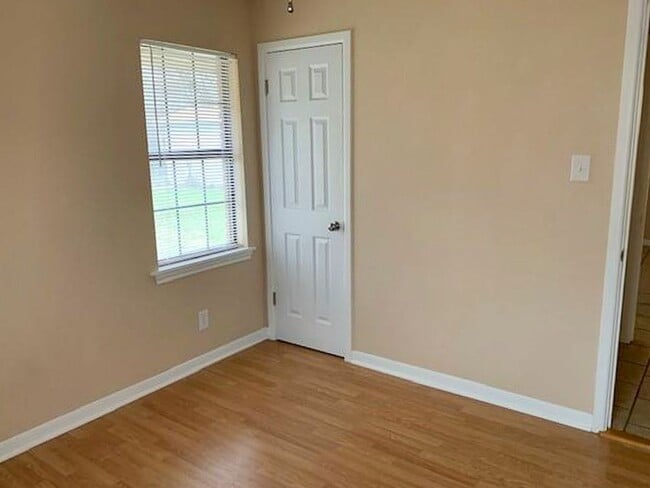 Building Photo - Decatur Home 3 Bedroom 2 Bath