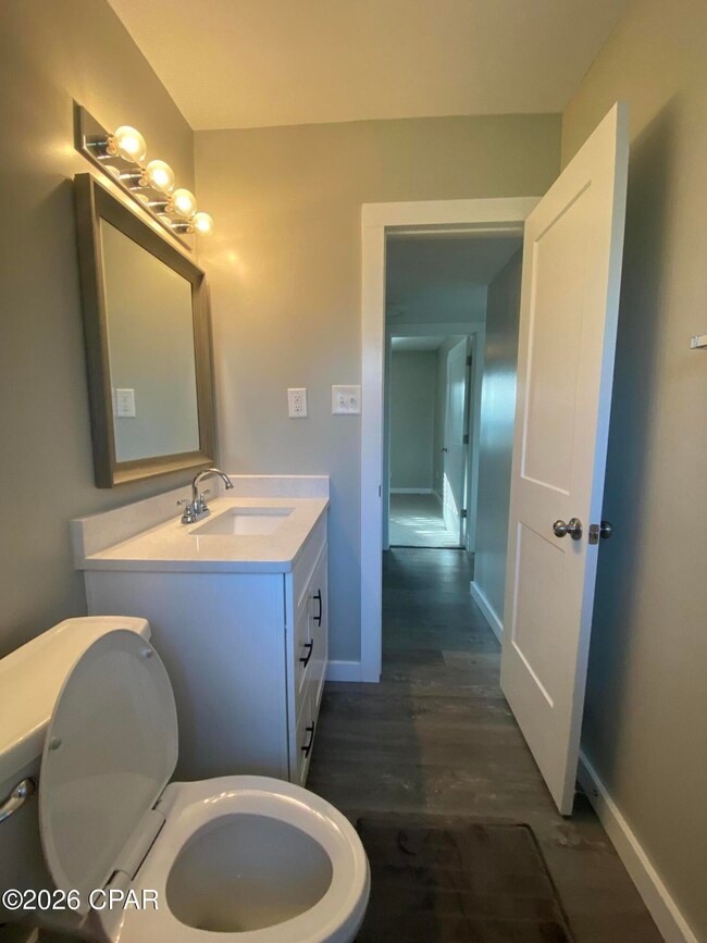 Building Photo - 1606 Clay Ave