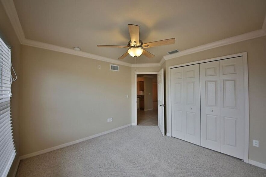 Building Photo - Santa Barbara Villas - Move in Special