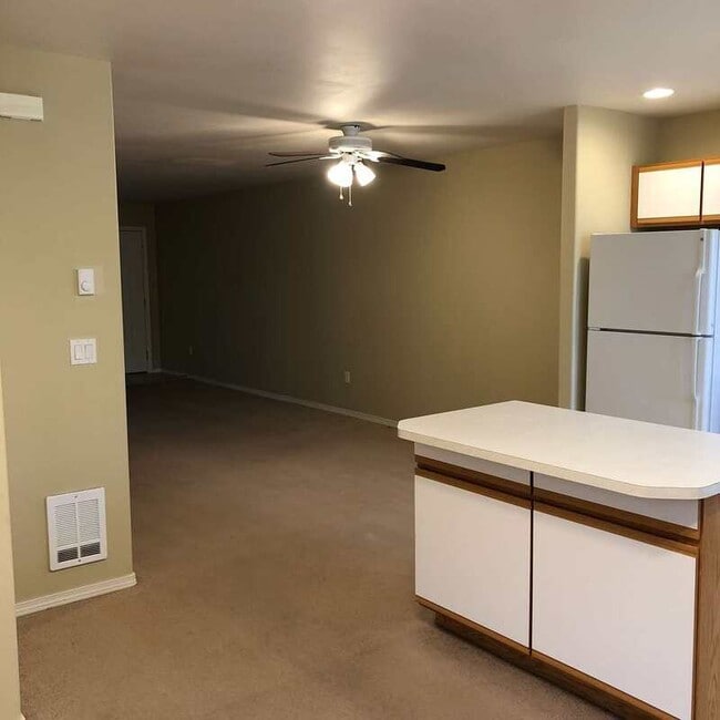 Building Photo - 1973 SW Canyon Dr