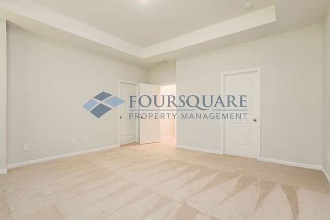 Building Photo - End Unit Townhome | 2nd Floor Loft | Washe...