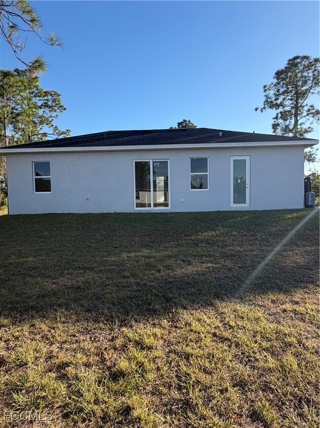 Building Photo - 1037 Macy St E